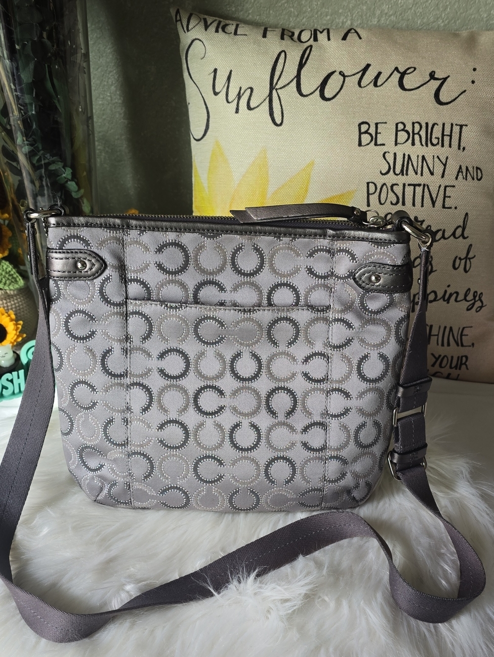 Coach Metallic Gray Signature Crossbody Bag with Tone-On-Tone 'C' Pattern GUC - Picture 4 of 16